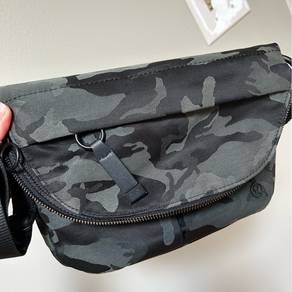 Lululemon All Night Festival Bag 5L—camo/black